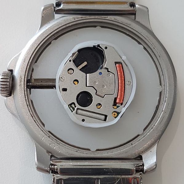 File:Watch with battery removed.jpg